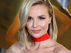 Полина Гагарина очень нежна со своим бойфрендом-танцором — видео
