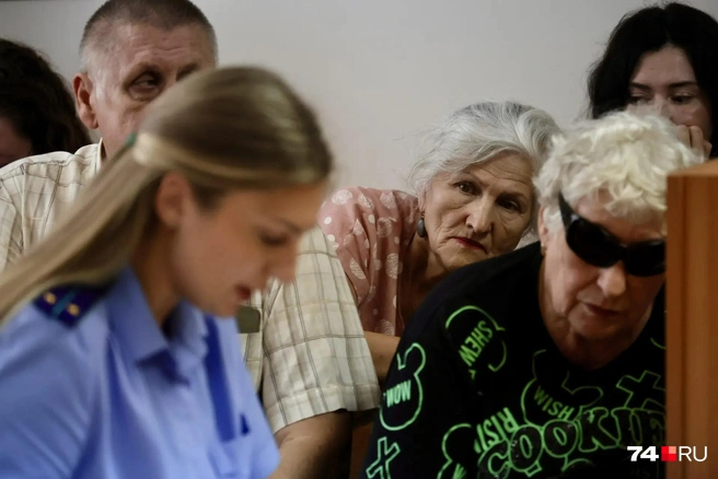 Поддержать адвоката пришли родители, жена, сын и другие родственники | Источник: Михаил Шилкин