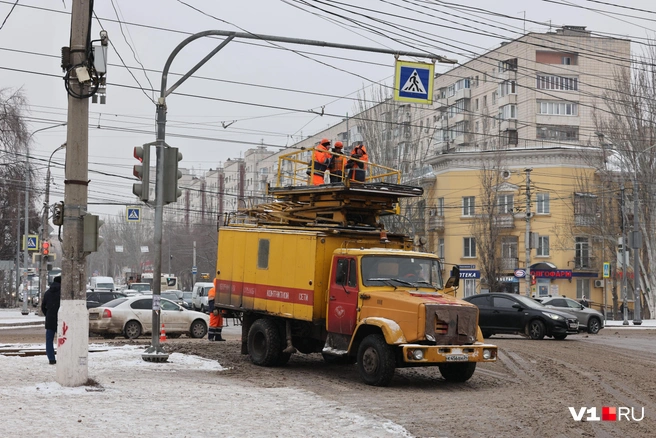 Автомобилисты, запаситесь терпением! | Источник: Алексей Волхонский / V1.RU