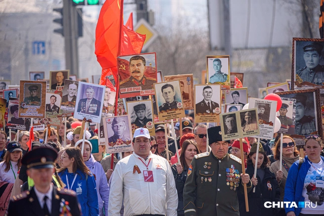 В бронежилете не пустят в строй «Бессмертного полка» | Источник: Олег Федоров / CHITA.RU