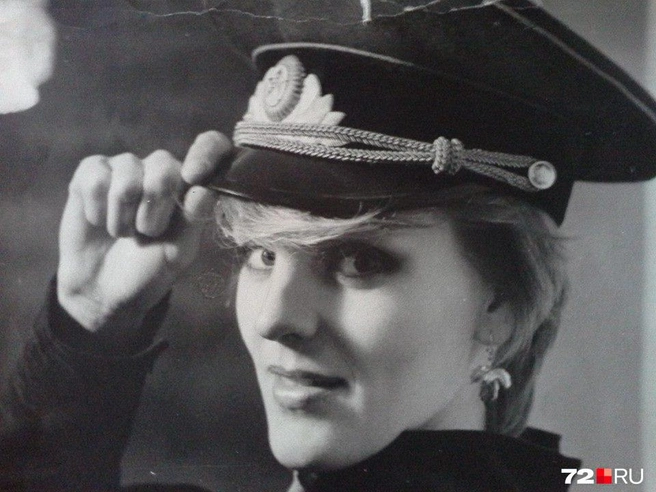 На подиум Наталья попала буквально с улицы: ее заметили в городском автобусе и пригласили попробоваться в роли манекенщицы. А она взяла и согласилась&nbsp;— неожиданно для самой себя | Источник: личный архив Натальи Питкевич