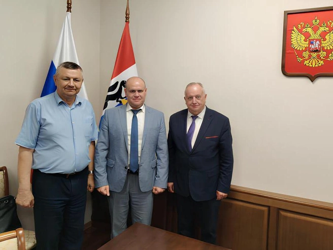 Вопросы сотрудничества обсудили советник главы ДНР Михаил Кушаков, заместитель губернатора НСО Евгений Прохоренко и ректор Донецкого национального технического университета Александр Аноприенко. | Источник: Правительство Новосибирской области