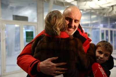 Туристы из Дубая вернулись в Новосибирск — как прошла встреча