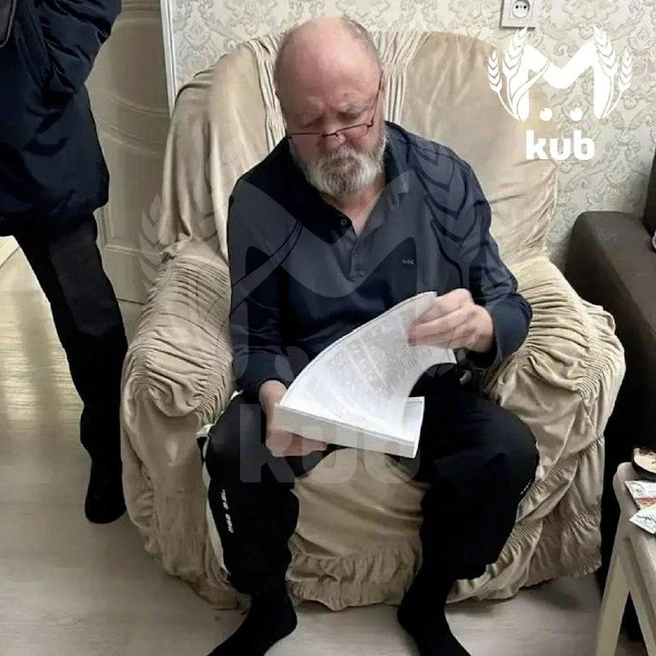 Валерий Слука ознакамливается с документами следствия | Источник: mash/t.me