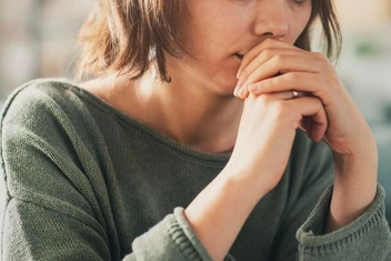 «Парень был с другой во время нашей „паузы“. Мы сошлись, но я так и не могу довериться. Не люблю или не простила?»