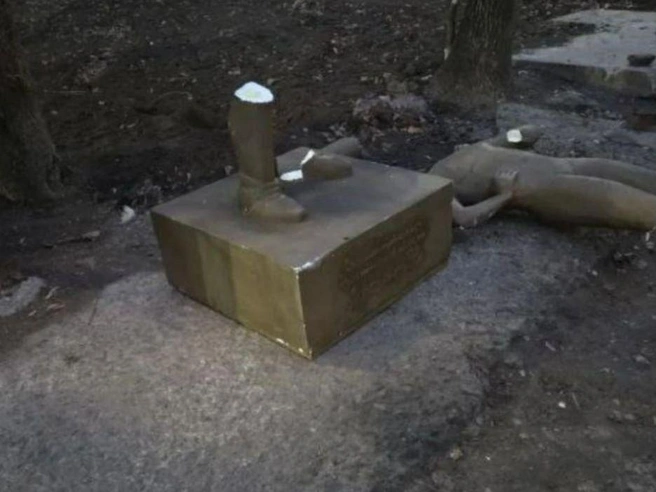 То, что осталось от памятника Деревянко | Источник: Тютина / Telegram.org