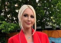 Лера Кудрявцева пустилась во все тяжкие: «Съела селедку, оливье и торт. Буду жирной, пофиг»