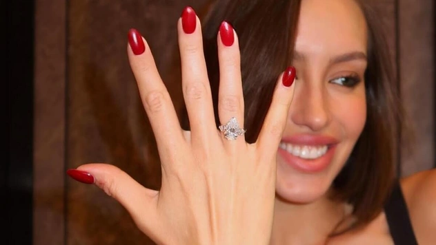 Валентина Иванова намекнула на предложение от Тимати: избранница рэпера показала роскошное кольцо