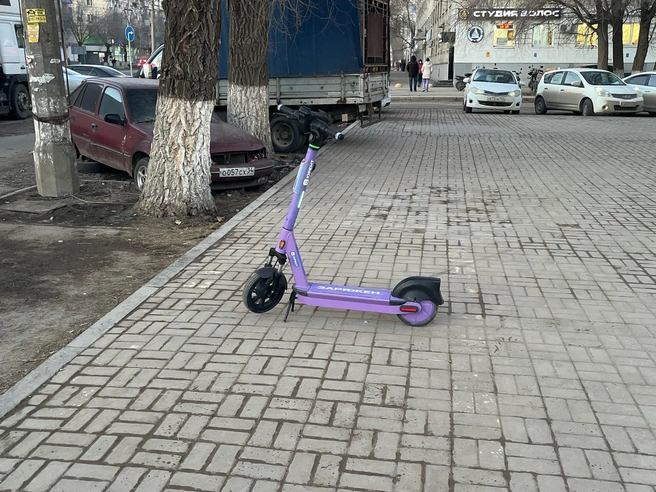 Электросамокатчиков отмечали, в частности, на улице 7-ой Гвардейской. | Источник: читатели V1.RU