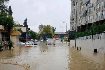 Ливень в Сочи: улицы ушли под воду