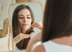 7 вредных привычек, которые портят ваши волосы