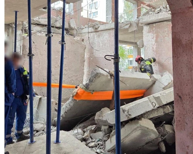 Под завалами конструкций находятся люди | Источник: ПРОКУРАТУРА МОСКВЫ / Telegram