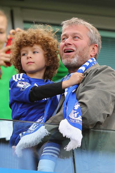 Абрамович с сыном во время футбольного матча