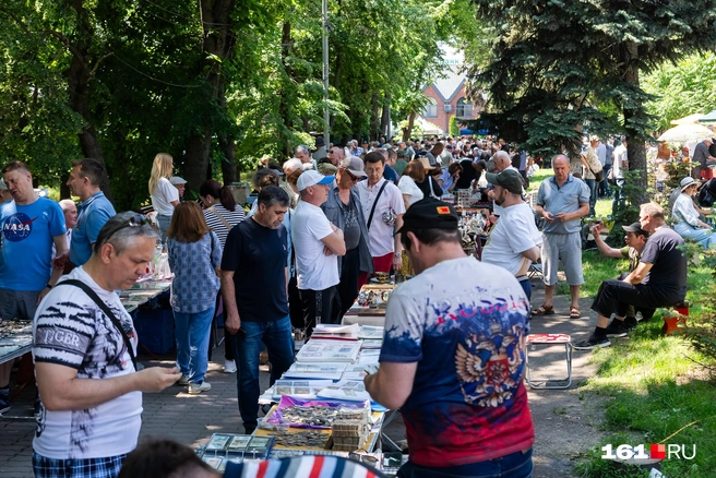 Ростовское пекло не останавливает торговлю: марево дрожит над аллеями парка Горького | Источник: Евгений Вдовин / 161.RU