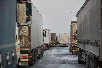 Пробка на Култукском тракте из-за сломавшейся фуры