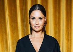 Посиделки во дворе, баскетбольный матч: беременная Агата Муцениеце проводит уютные выходные с дочерью и сыном