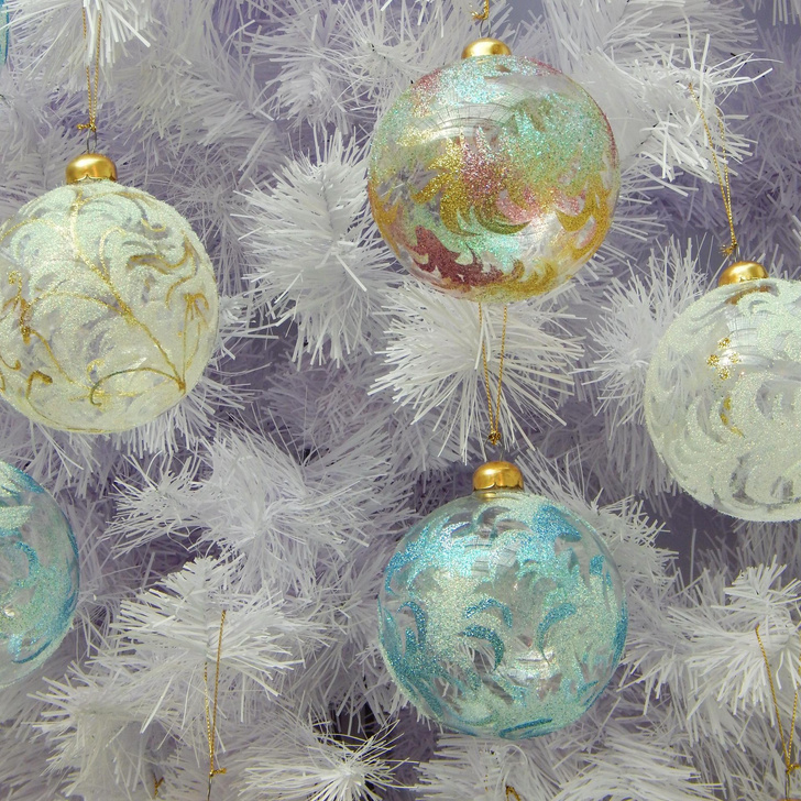 Елочные шары – традиционное украшение елки