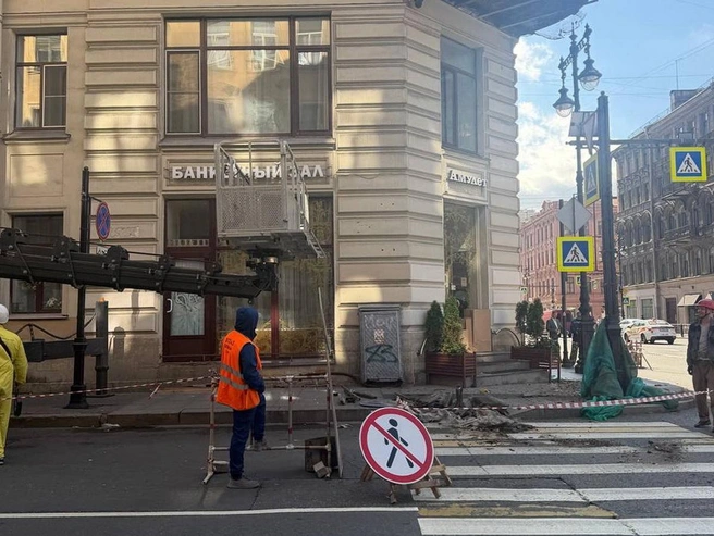 Балкон в центре Петербурга не обрушился | Источник: читатель «Фонтанки»