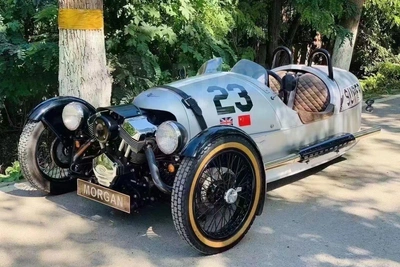 В Сибири продают раритетный трехколесный Morgan за 4,6 млн