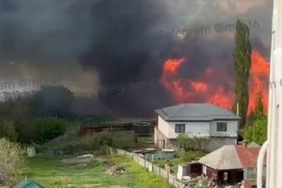 В Воронеже вспыхнула сухая трава — площадь 2000 кв. м