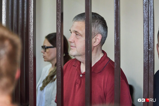 Это сотрудники ГУ МЧС, чиновники и две бизнесвумен | Источник: Роман Данилкин / 63.RU