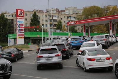В Волгограде на АЗС выросли очереди за бензином