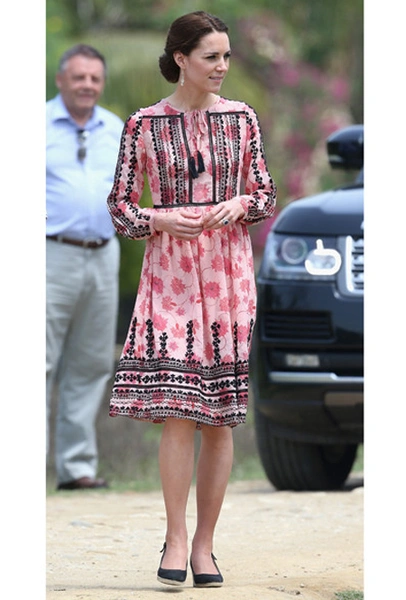 Встреча с аборигенным населением парка Казиранга и кормление детенышей носорога и слона, Ассам