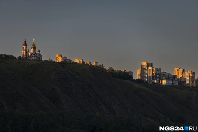 Вид на Красивый берег с воды | Источник: Мария Ленц / NGS24.RU