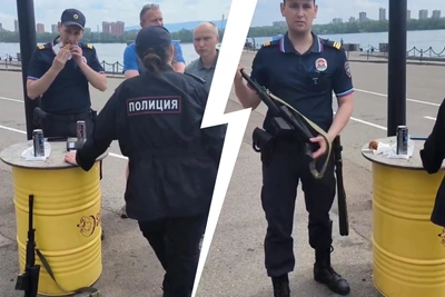 Полицейского раскритиковали за автомат у бочки в Красноярске