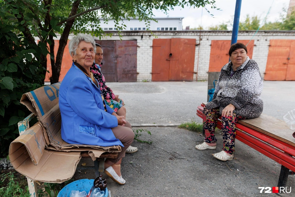 Местные пенсионерки очень любят свой район | Источник: Ирина Шарова / 72.RU