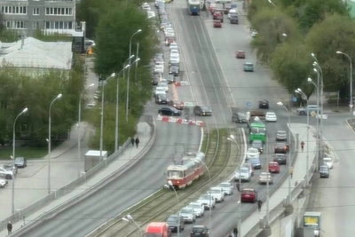 Перекрытие Малышевского моста в Екатеринбурге: пробка 2 км