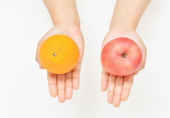 Как апельсин связан с яблоком?