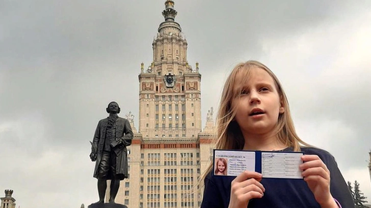 Ей уже 13 лет: как сейчас живет и выглядит Алиса Теплякова, которая в 9 поступила в МГУ | Источник: соцсети