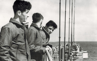 49 дней в океане: как простые советские солдаты стали кумирами тысяч стиляг?