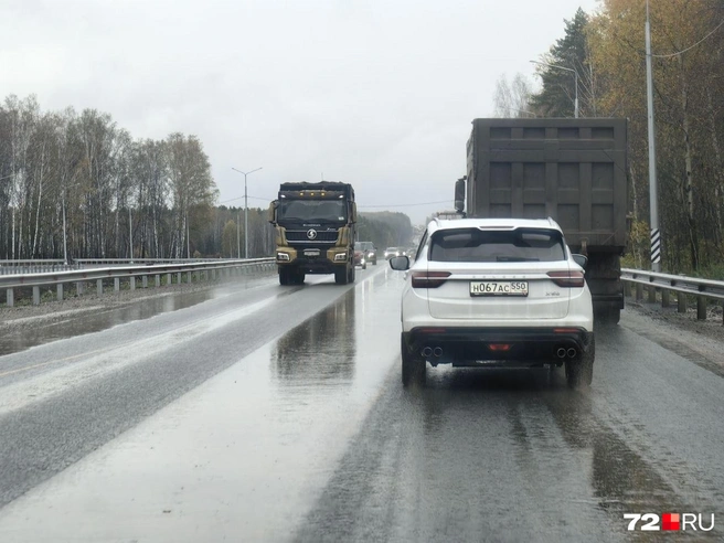 В некоторых местах полотно почти готово, но движение по четырехполоске еще не запустили  | Источник: Павел Красоткин / 72.RU 