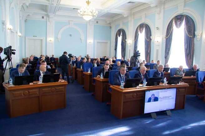 Депутаты приняли к рассмотрению законопроект об установлении коэффициента, отражающего региональные особенности рынка труда | Источник: пресс-служба Законодательного Собрания Омской области
