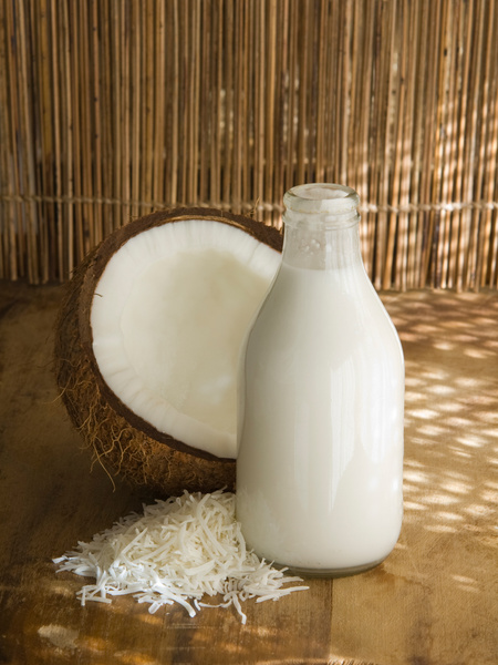Что будет с лицом, если на месяц отказаться от обычного молока в пользу кокосового