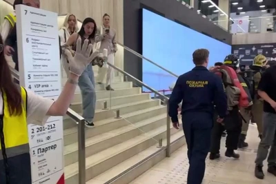Эвакуация в центре бокса «Лужники» во время матча