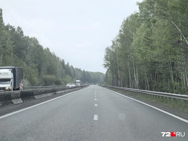 Дорогу понемногу переделали, и теперь участок в Тугулымском округе&nbsp;— очень хорошего качества | Источник: Павел Красоткин / 72.RU