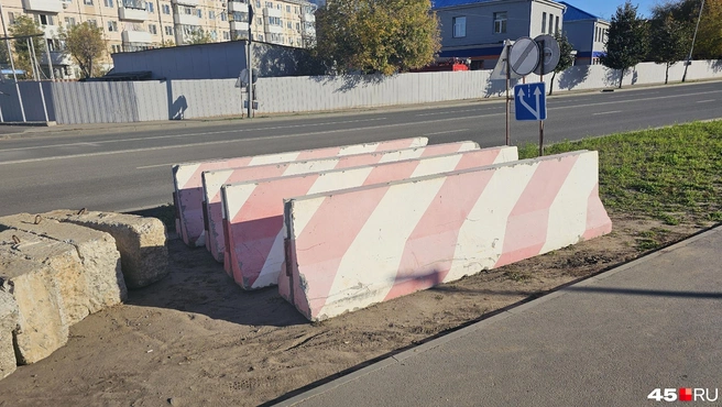 Видимо, ограждения для перекрытия дорог | Источник: Дарья Никитченко / 45.RU