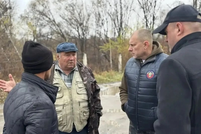 В селе Князе-Волконское устраняют разлив мазута