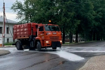 Из Череповца в Белозерск отправили уборочную спецтехнику