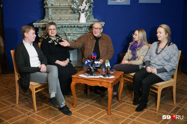 Над спектаклем работали сценарист, художники, балетмейстер и композитор. В центре творческой команды — режиссер Михаил Скоморохов | Источник: Василий Вахрин