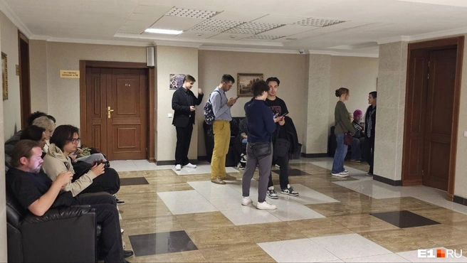 «У нас не запрещено запрещать». «Яблоко» сняли с выборов в Свердловской области — онлайн-трансляция | Источник: Даниил Румянцев / Е1.RU