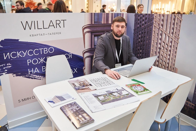 Будут представлены квартиры различных классов и планировок, загородные участки и новые стильные коттеджи 