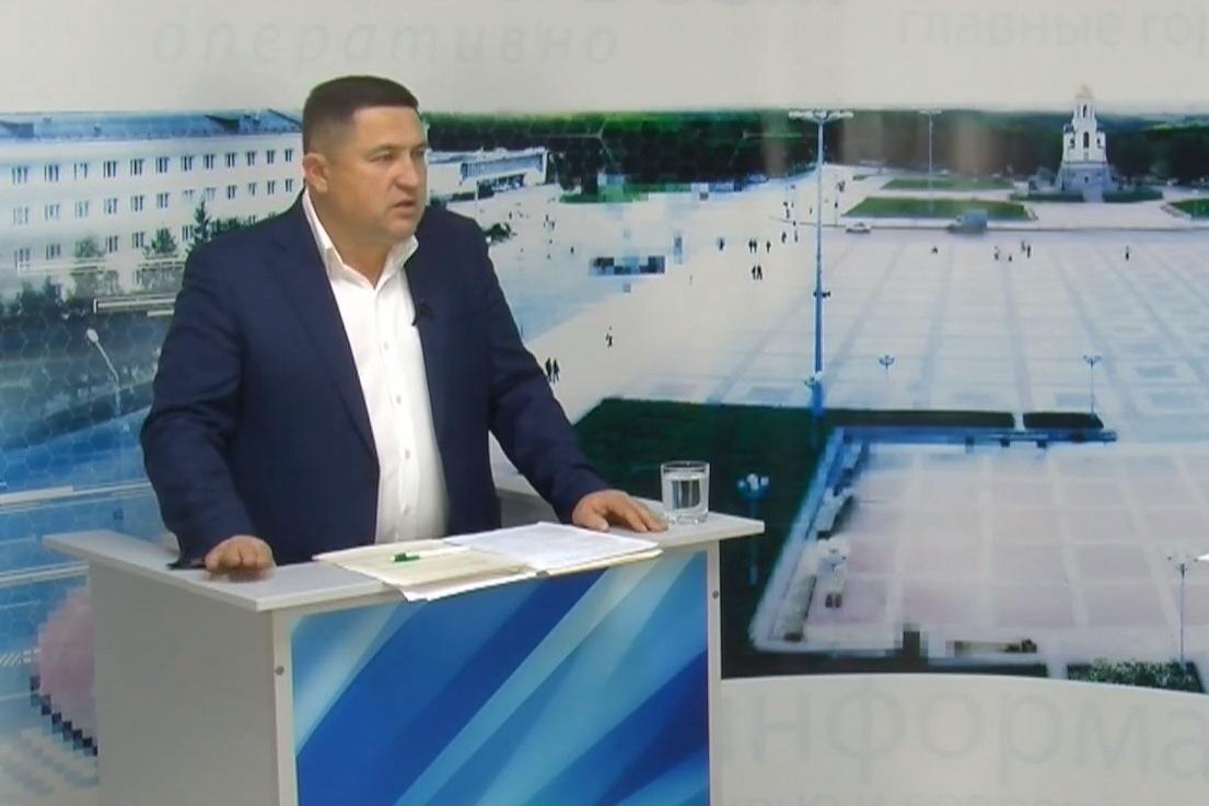 «Успел что-то выбросить с балкона». Спецназ ворвался к бывшему высокопоставленному гаишнику на Урале
