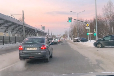 В Екатеринбурге включили светофор на давно закрытом перекрестке
