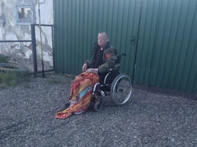 Виталий Р. несколько дней жил у ворот своей родственницы | Источник: Подслушано Щучье / Vk.com 