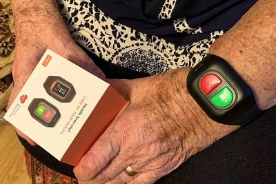 750 пенсионеров в Приамурье используют умные браслеты