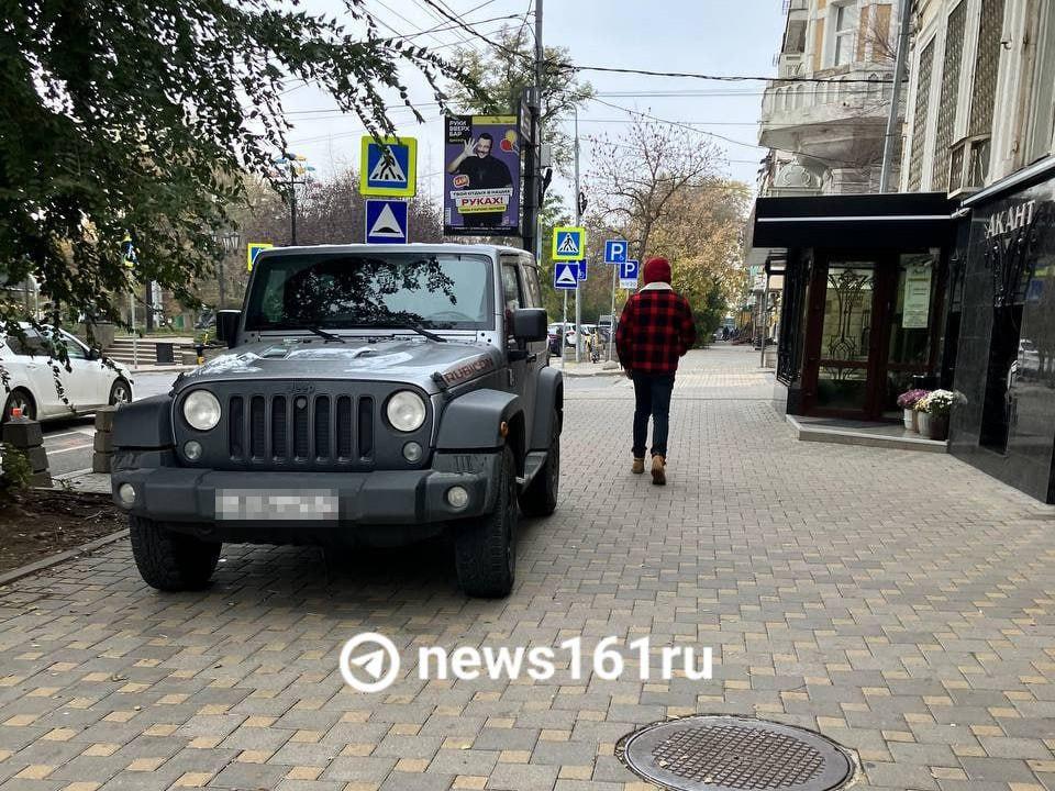 Связан с опальным чиновником и влиятельной семьей? Чей джип ежедневно паркуется на тротуаре Пушкинской